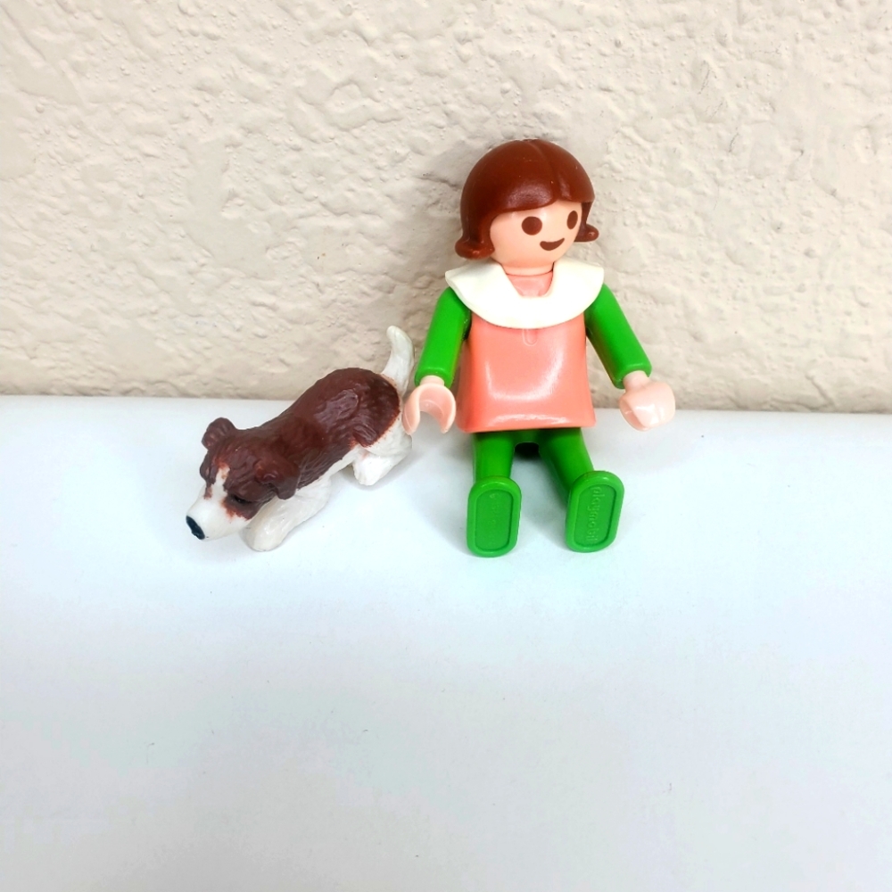 1981 Playmobil Little Girl Green Pants & Pink Top Doll & Brown and‎ White Dog